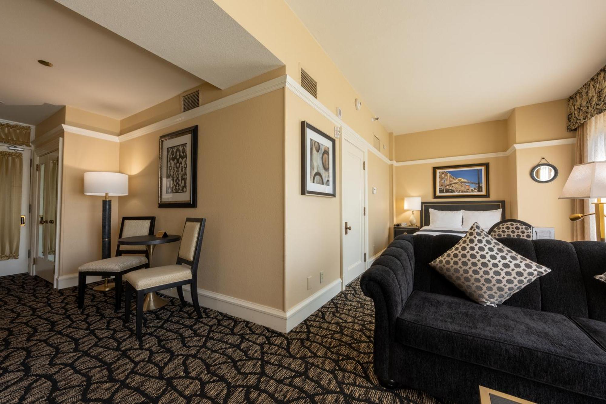 Gaslamp Plaza Suites Сан Диего Екстериор снимка