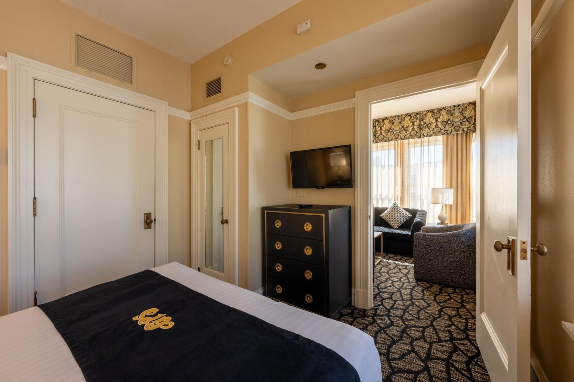 Gaslamp Plaza Suites Сан Диего Екстериор снимка