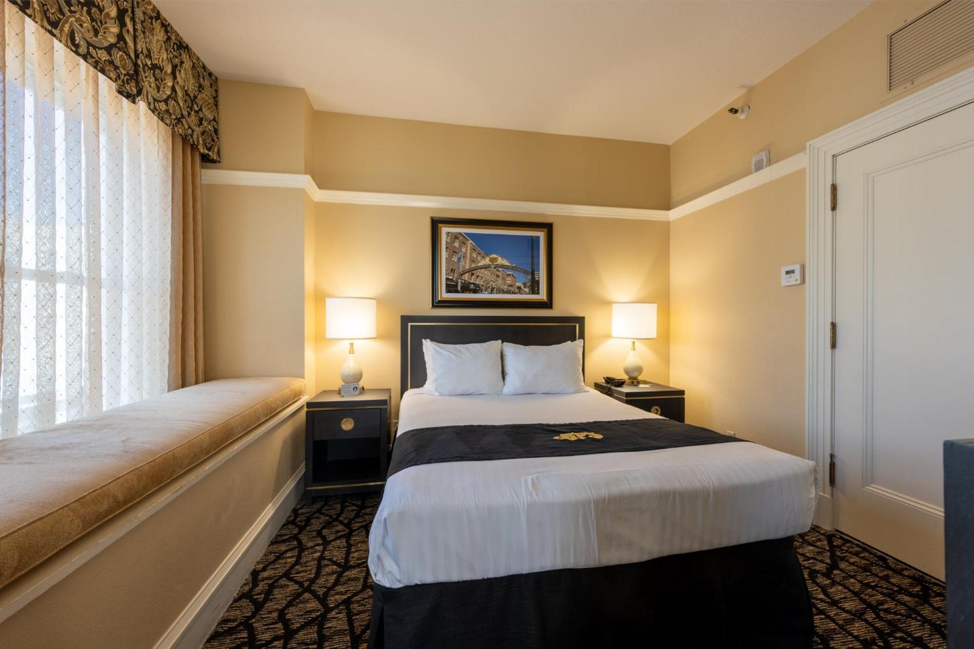 Gaslamp Plaza Suites Сан Диего Екстериор снимка