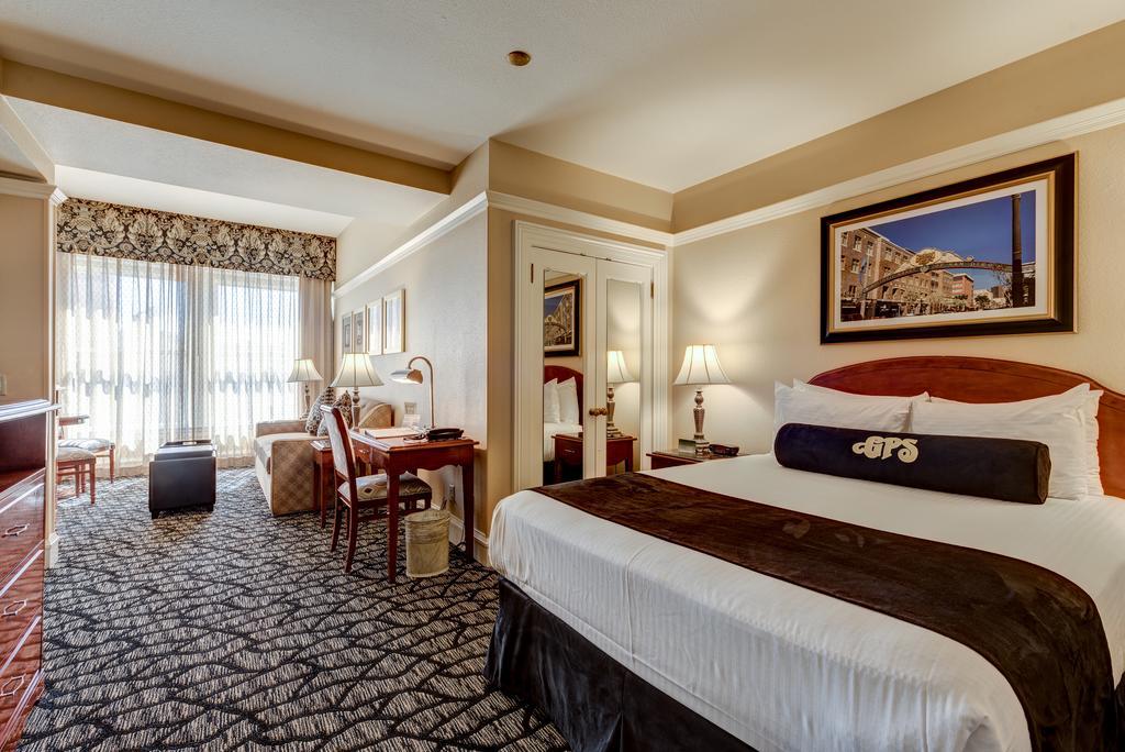 Gaslamp Plaza Suites Сан Диего Екстериор снимка