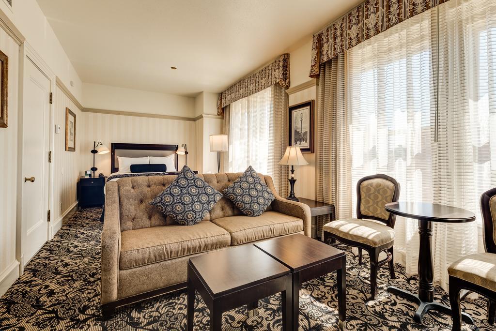 Gaslamp Plaza Suites Сан Диего Екстериор снимка