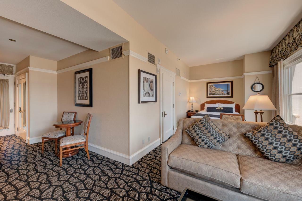 Gaslamp Plaza Suites Сан Диего Екстериор снимка